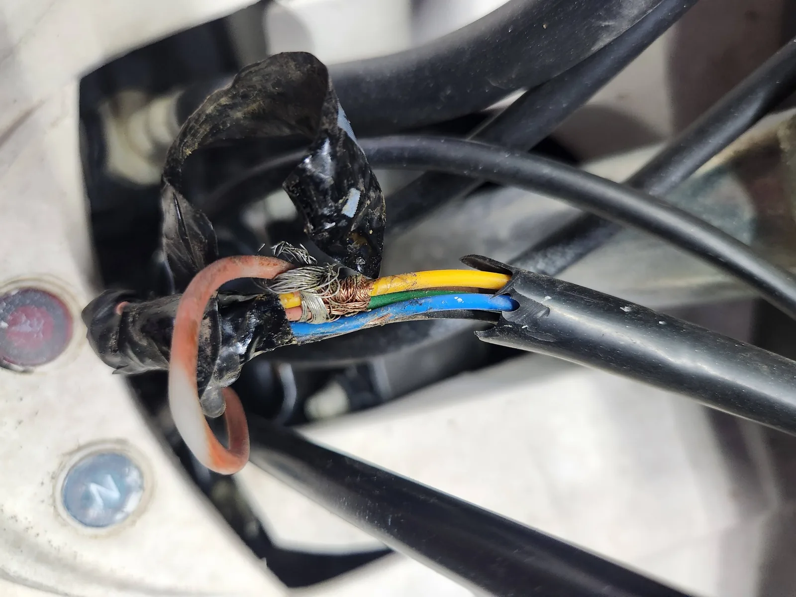Electrical diagnosis on equipment